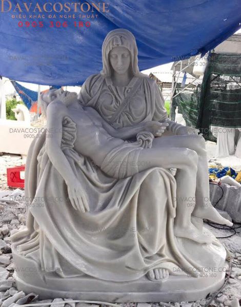 tượng đức mẹ sầu bi bằng đá